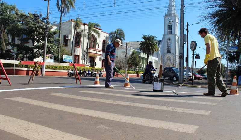 Divisão de Trânsito intensifica serviço de pintura nas ruas do município